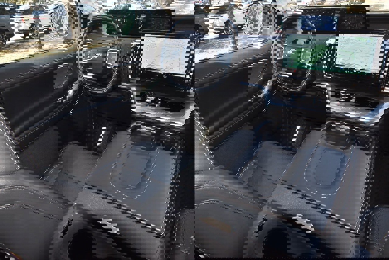 Certified 2025 Ford Expedition Platinum image 16