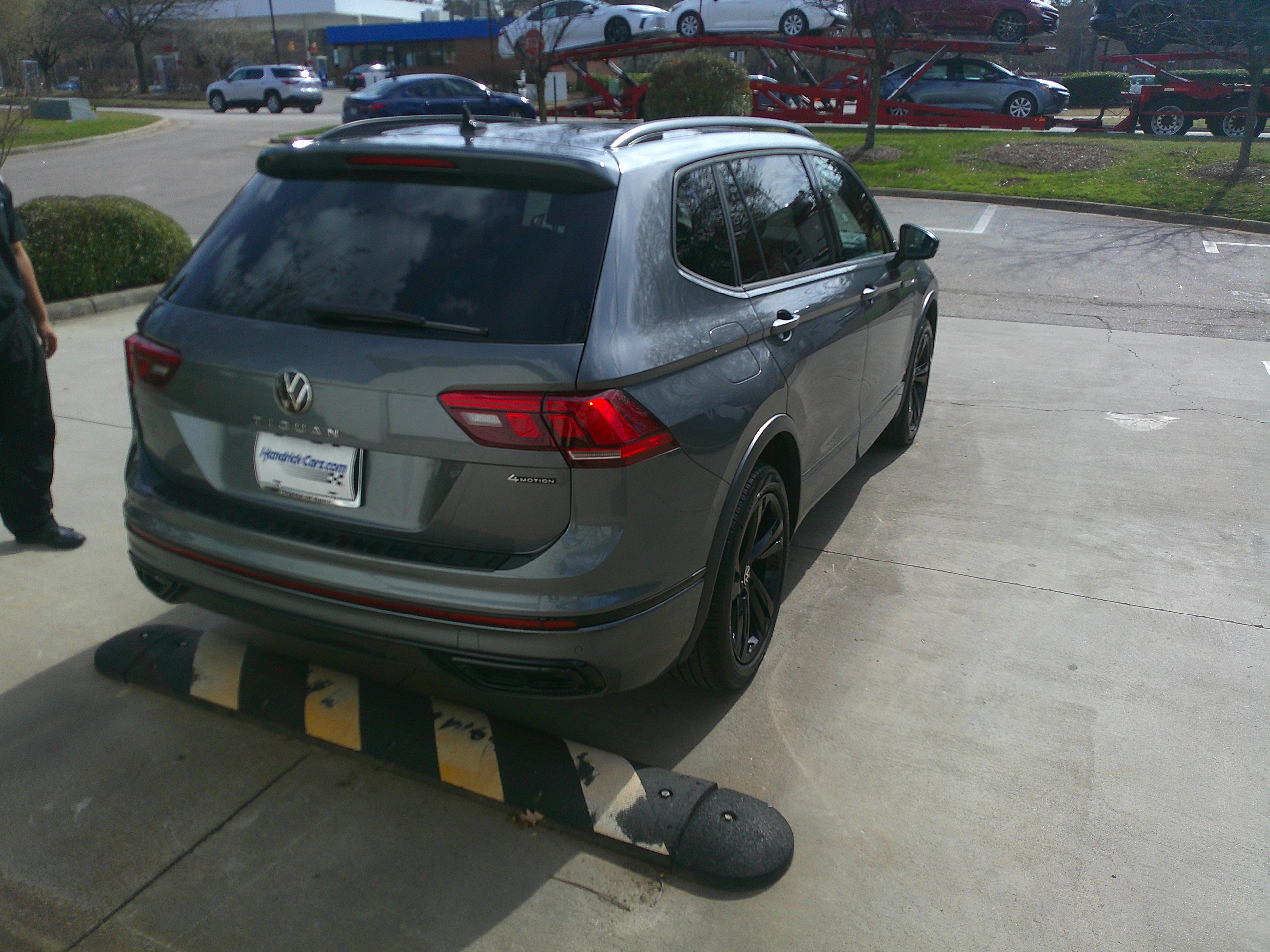 Used 2024 Volkswagen Tiguan SE R-Line image 12