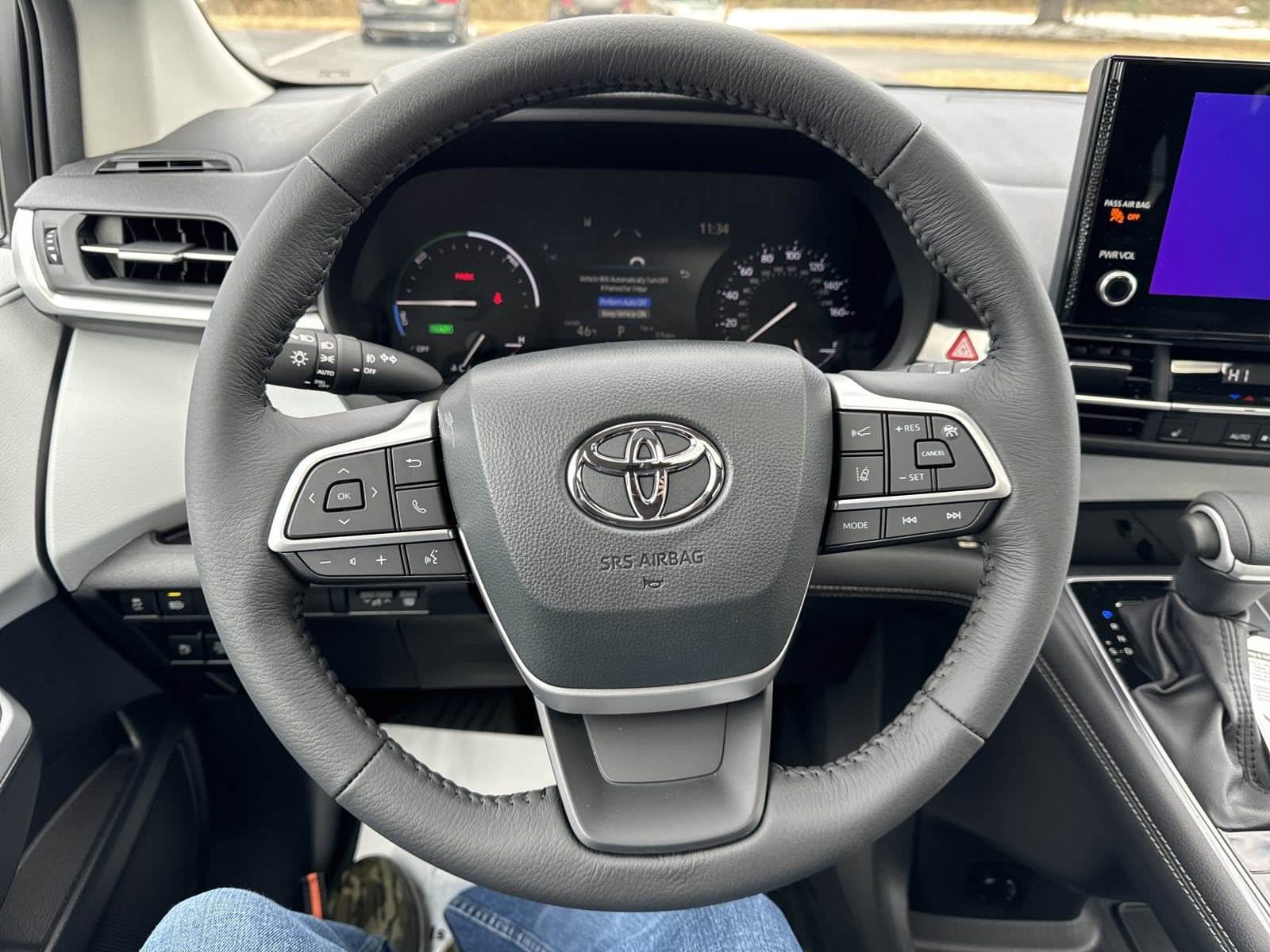 New 2025 Toyota Sienna XLE FWD image 17