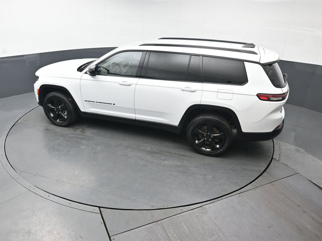 Used 2023 Jeep Grand Cherokee L Laredo image 33