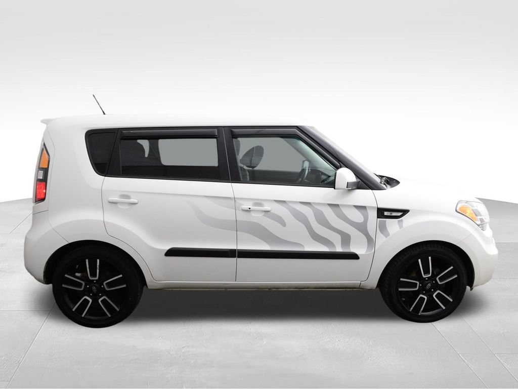 Used 2011 Kia Soul + FWD image 4