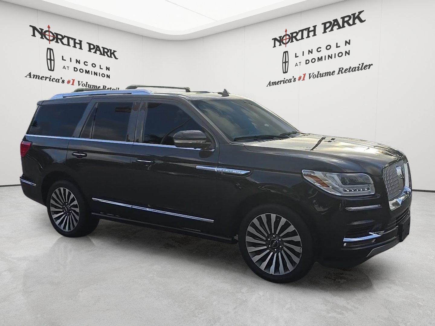 Used 2021 Lincoln Navigator Reserve w/ Luxury Package RWD image 7