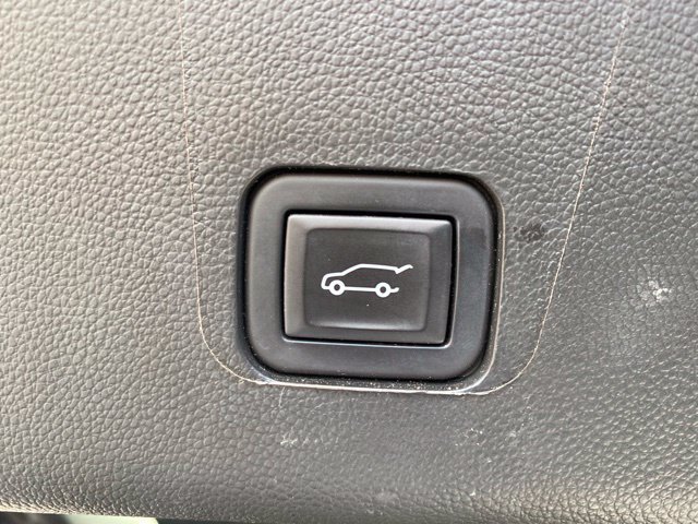 Used 2023 Chevrolet Traverse LT AWD/4WD image 34