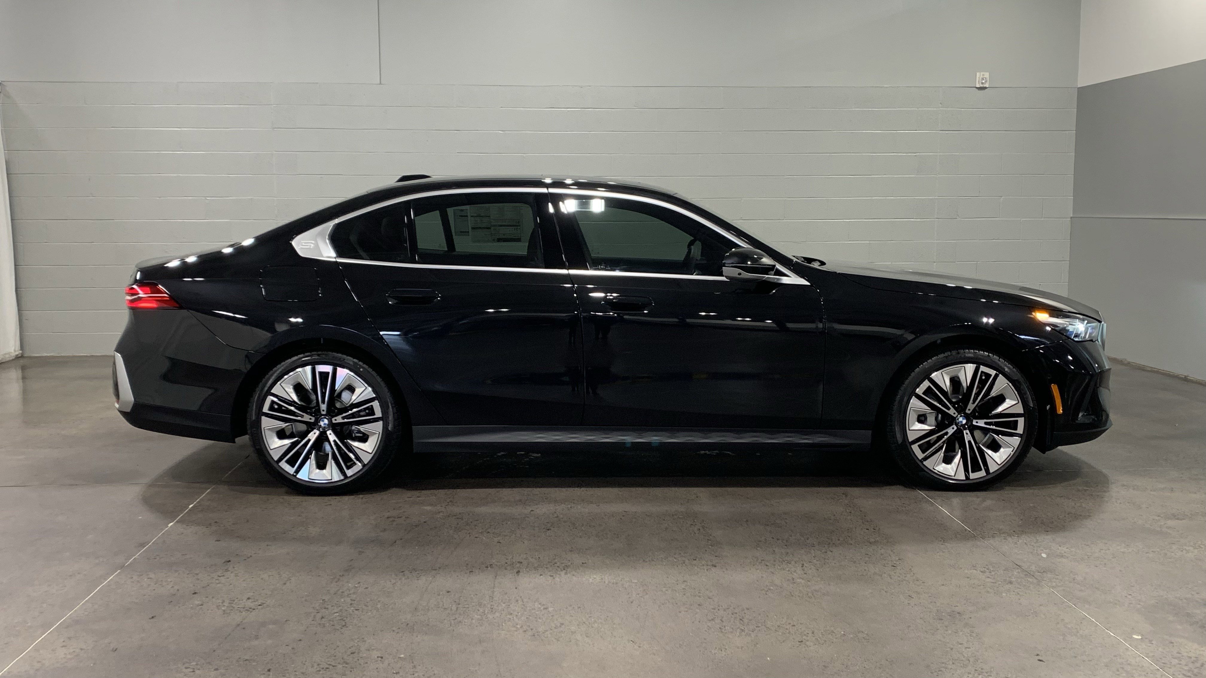 Used 2026 BMW 530i image 9
