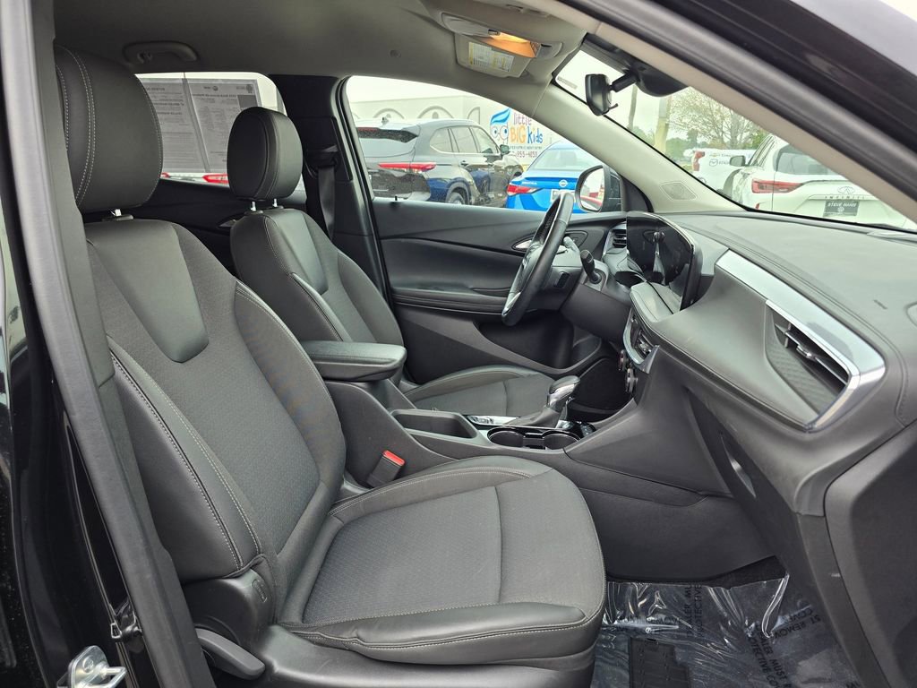 Used 2025 Buick Encore GX Preferred w/ Comfort Package image 12