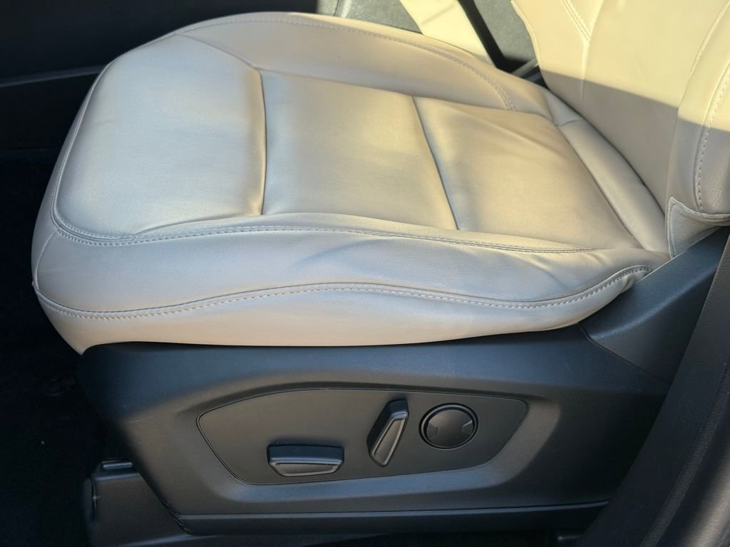 Certified 2021 Ford Explorer XLT w/ Equipment Group 202A image 26