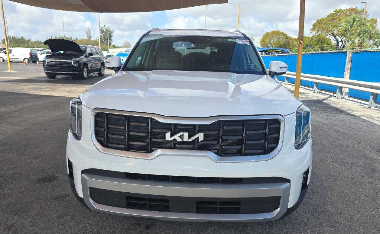 Used 2025 Kia Telluride S image 2