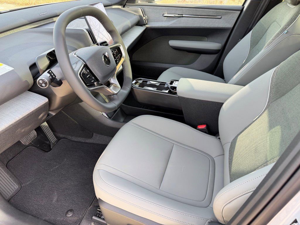 New 2026 Volvo EX30 Cross Country Ultra image 17