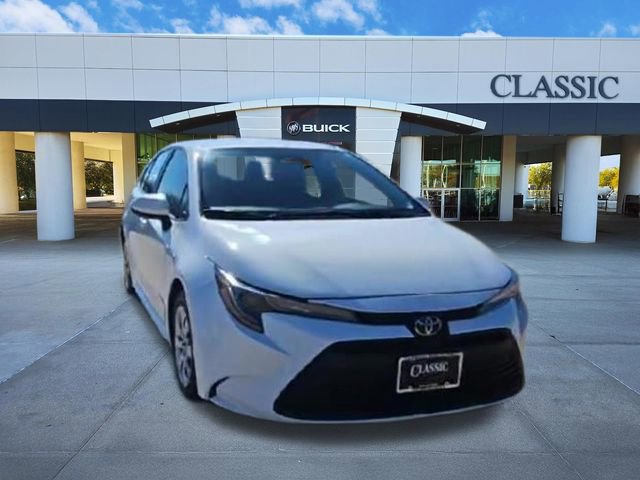 Used 2024 Toyota Corolla LE image 2