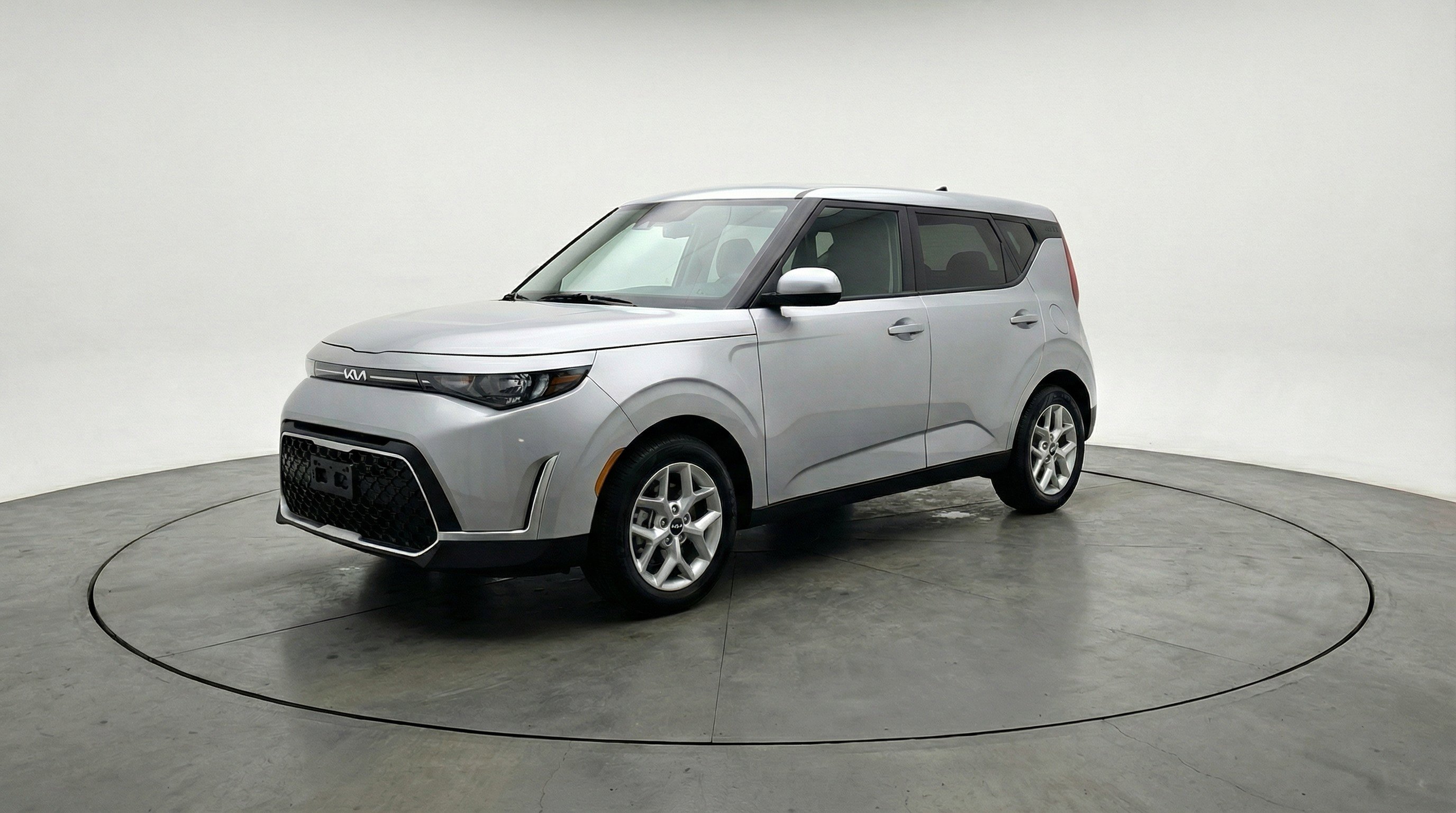 Used 2025 Kia Soul LX w/ LX Technology Package FWD image 3
