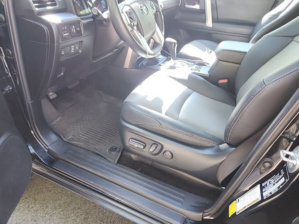 Used 2022 Toyota 4Runner SR5 Premium w/ Moonroof Package AWD/4WD image 7