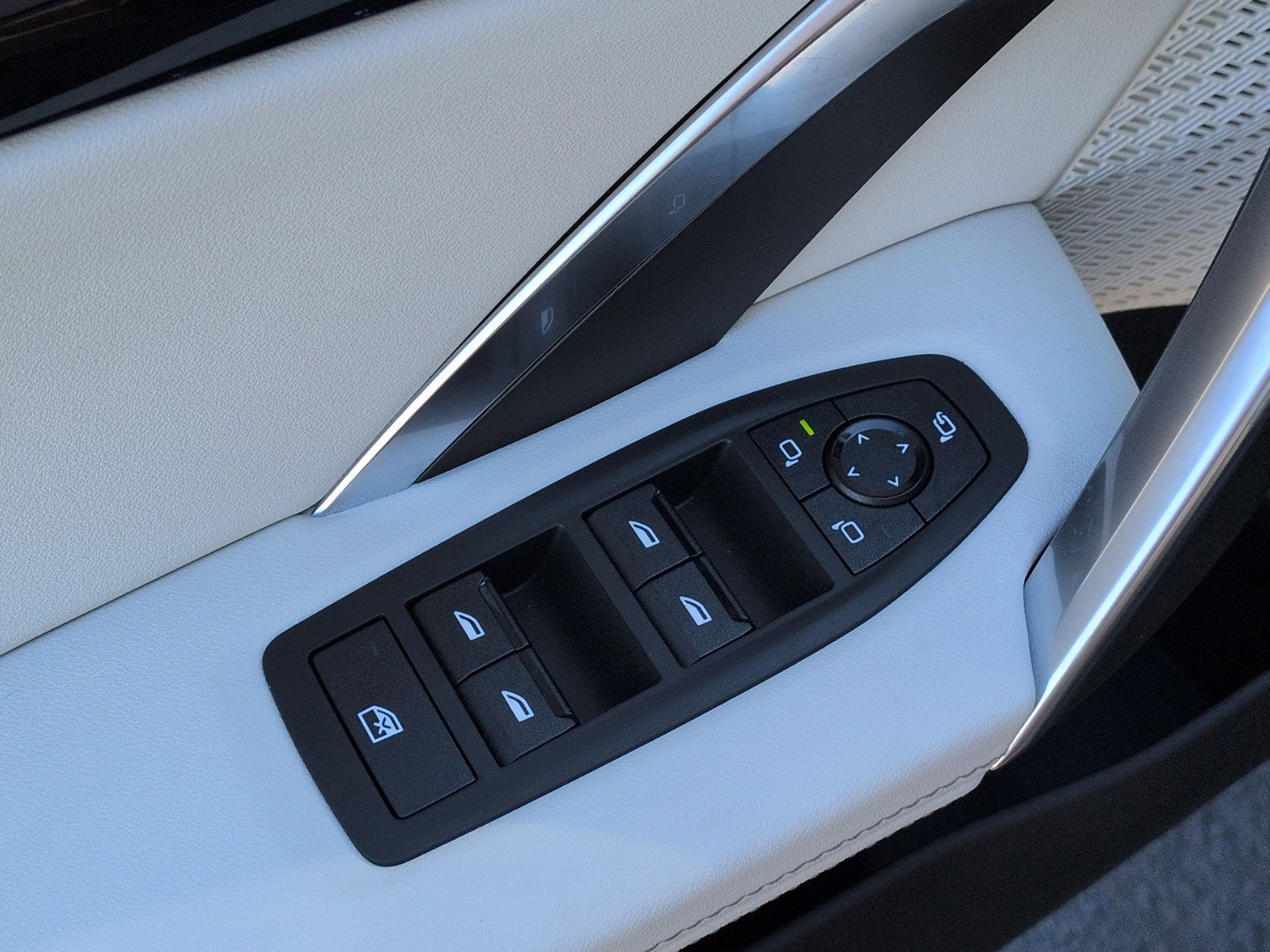 Used 2026 BMW X2 xDrive28i w/ Technology Package image 15