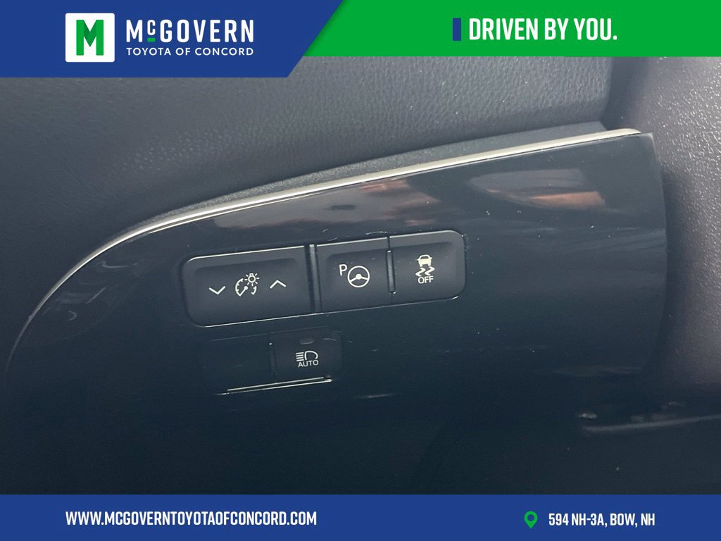 Used 2021 Toyota Prius LE w/ Carpet Mat Package (TMS) AWD/4WD image 26