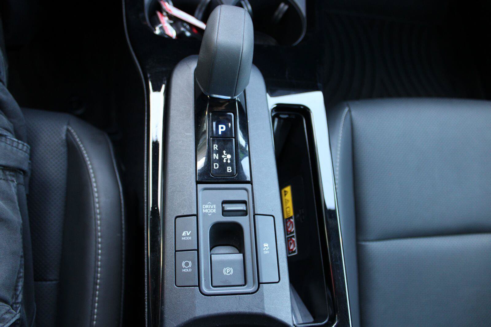Used 2025 Toyota Prius XLE FWD image 24