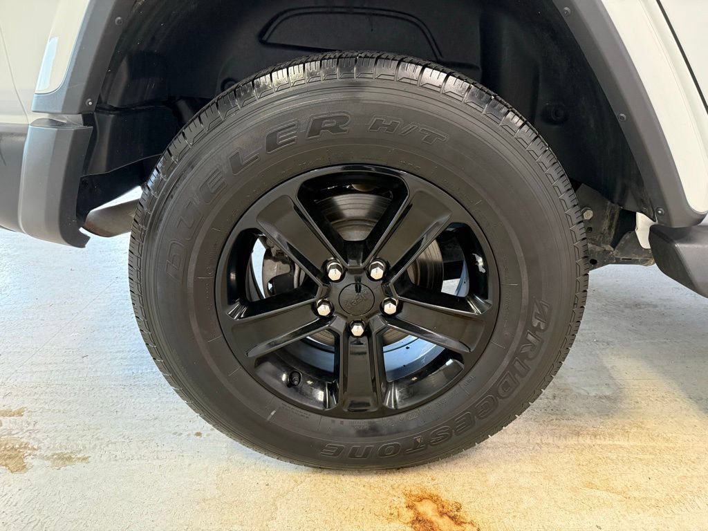 Used 2020 Jeep Wrangler Unlimited Sahara AWD/4WD image 31