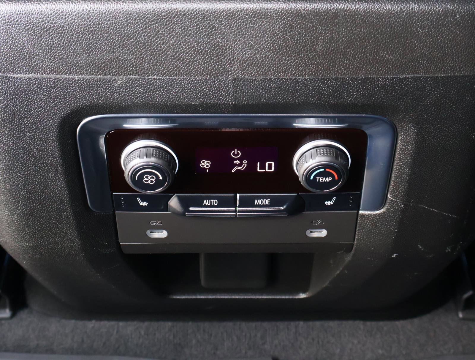 Used 2022 Chevrolet Suburban Z71 w/ Luxury Package image 16