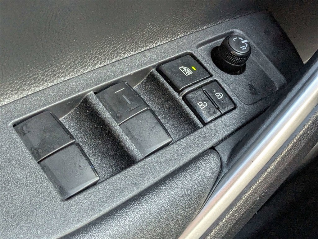 Used 2023 Toyota Corolla Cross XLE image 23