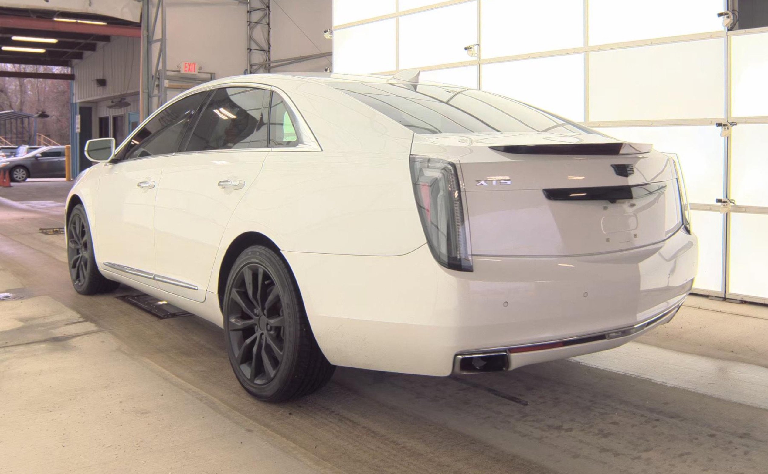 Used 2016 Cadillac XTS Luxury w/ Driver Awareness Package image 4