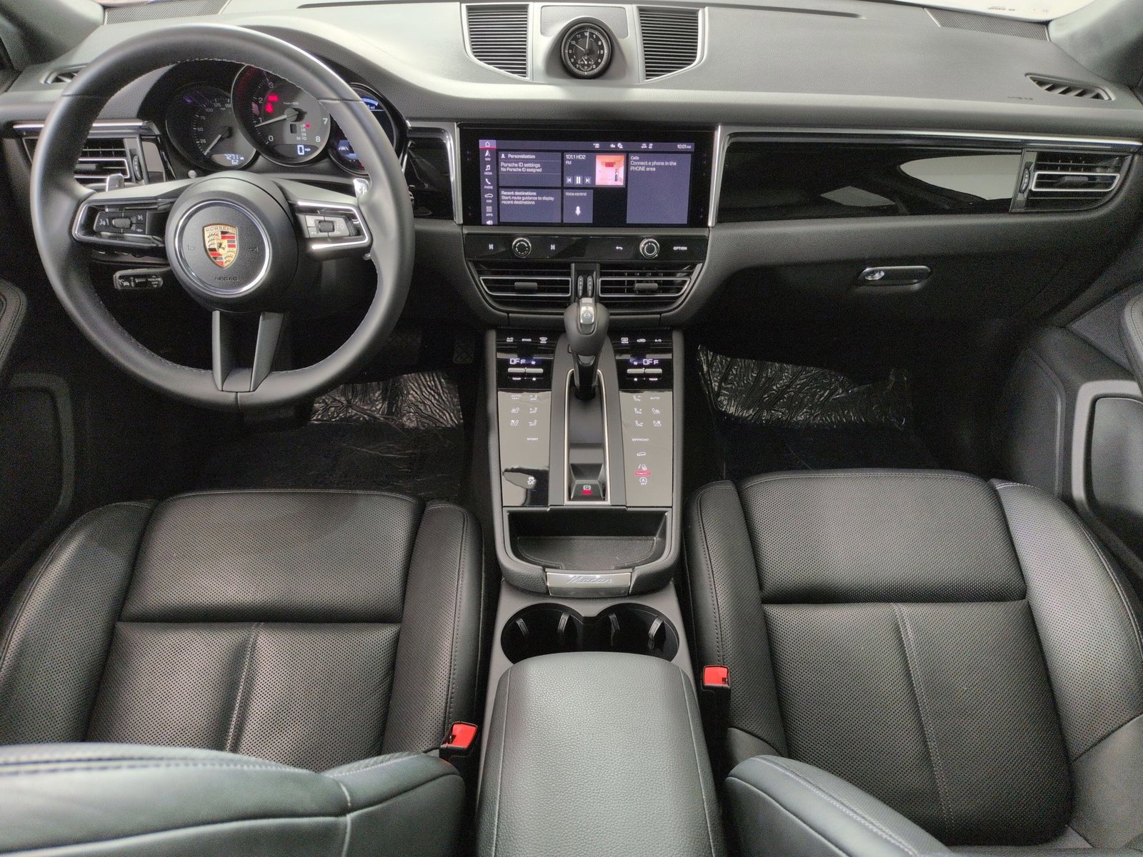 Certified 2025 Porsche Macan Turbo AWD/4WD image 19