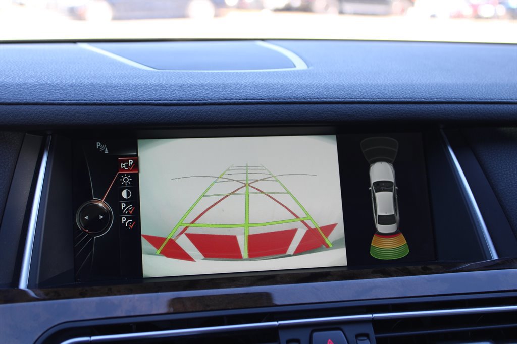 Used 2013 BMW 740Li image 25