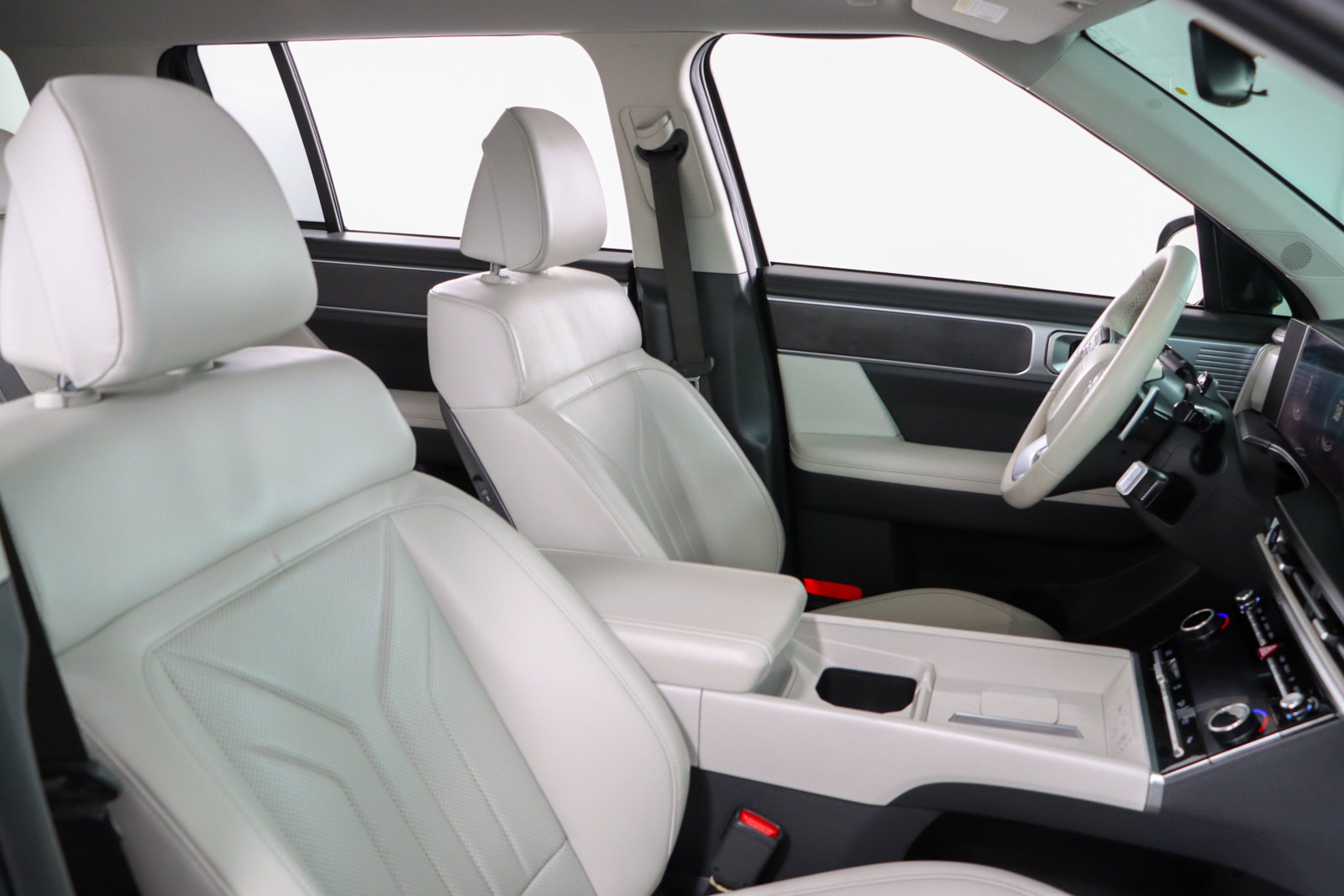 Used 2025 Hyundai Santa Fe SEL FWD image 27