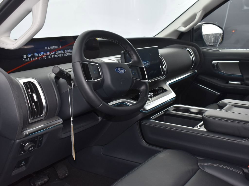 New 2026 Ford Expedition Platinum image 8