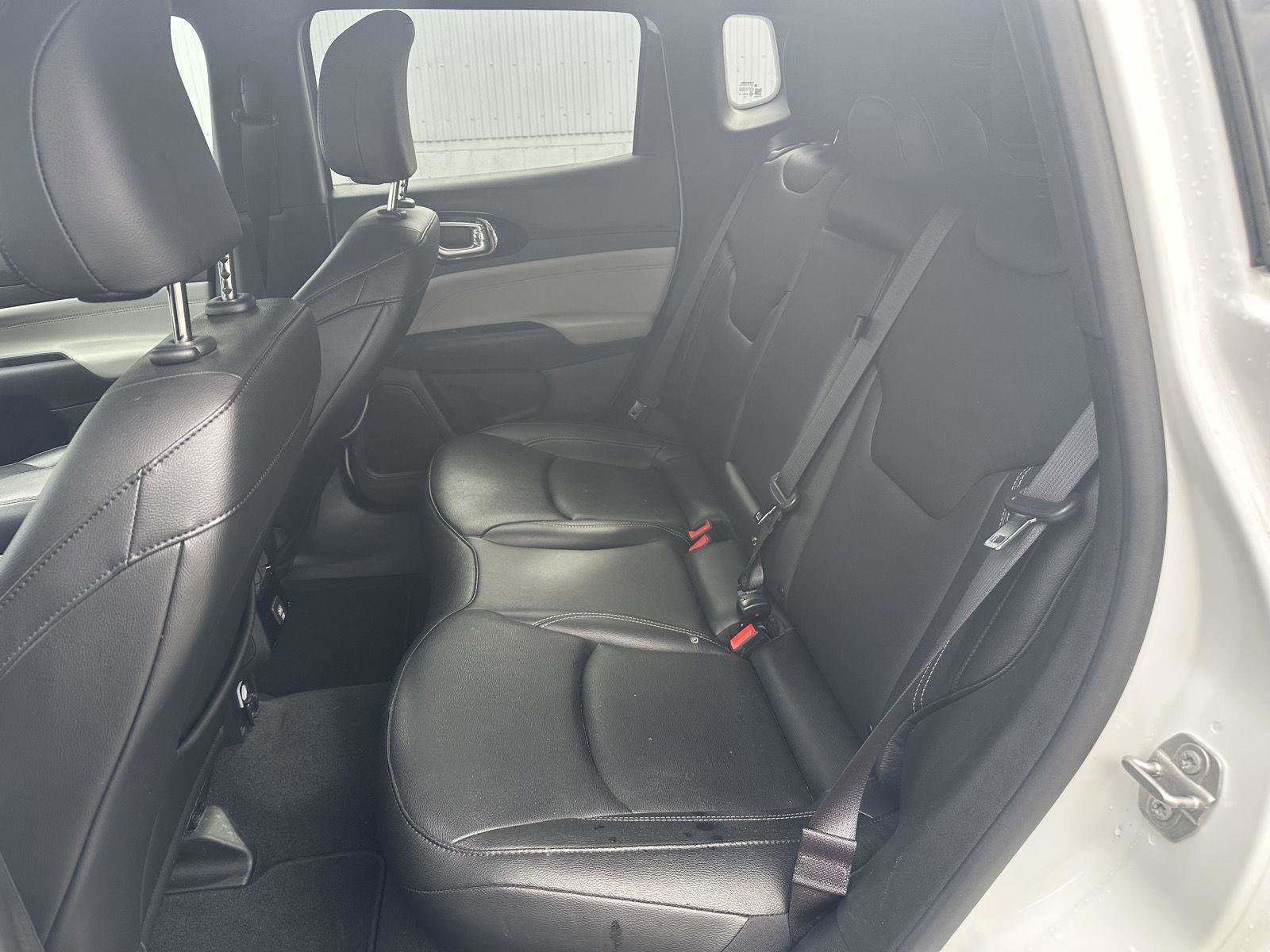 Used 2025 Jeep Compass Limited image 14