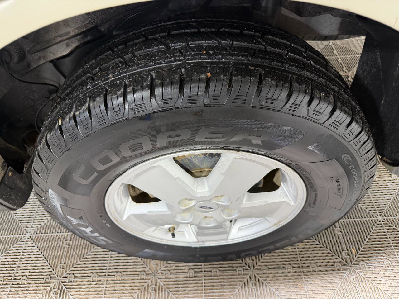 Used 2010 Ford Escape XLT image 20