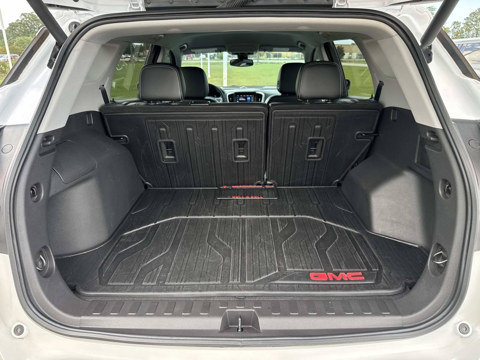 Used 2022 GMC Terrain SLT w/ LPO, Floor Liner Package FWD image 12