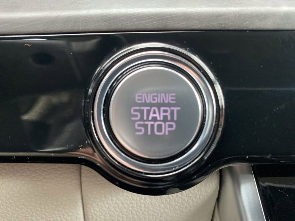 Certified 2023 Kia Carnival EX image 32