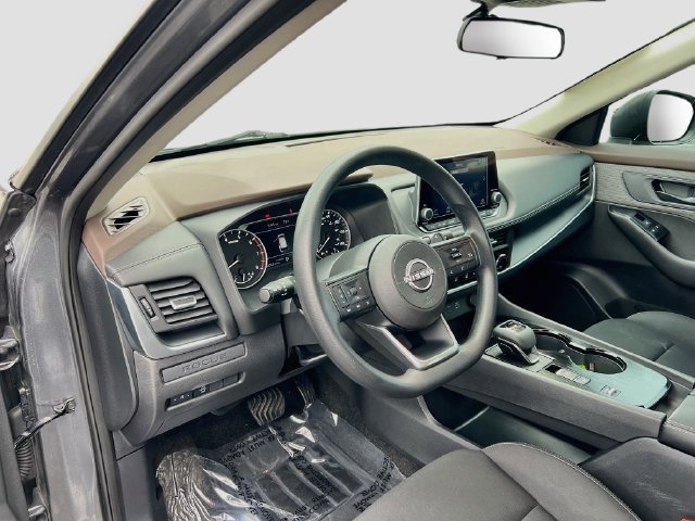 Used 2023 Nissan Rogue S FWD image 6