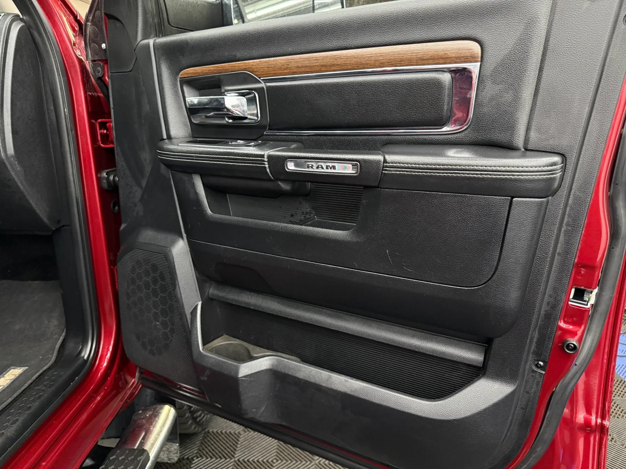 Used 2014 RAM 2500 Laramie w/ Convenience Group AWD/4WD image 5