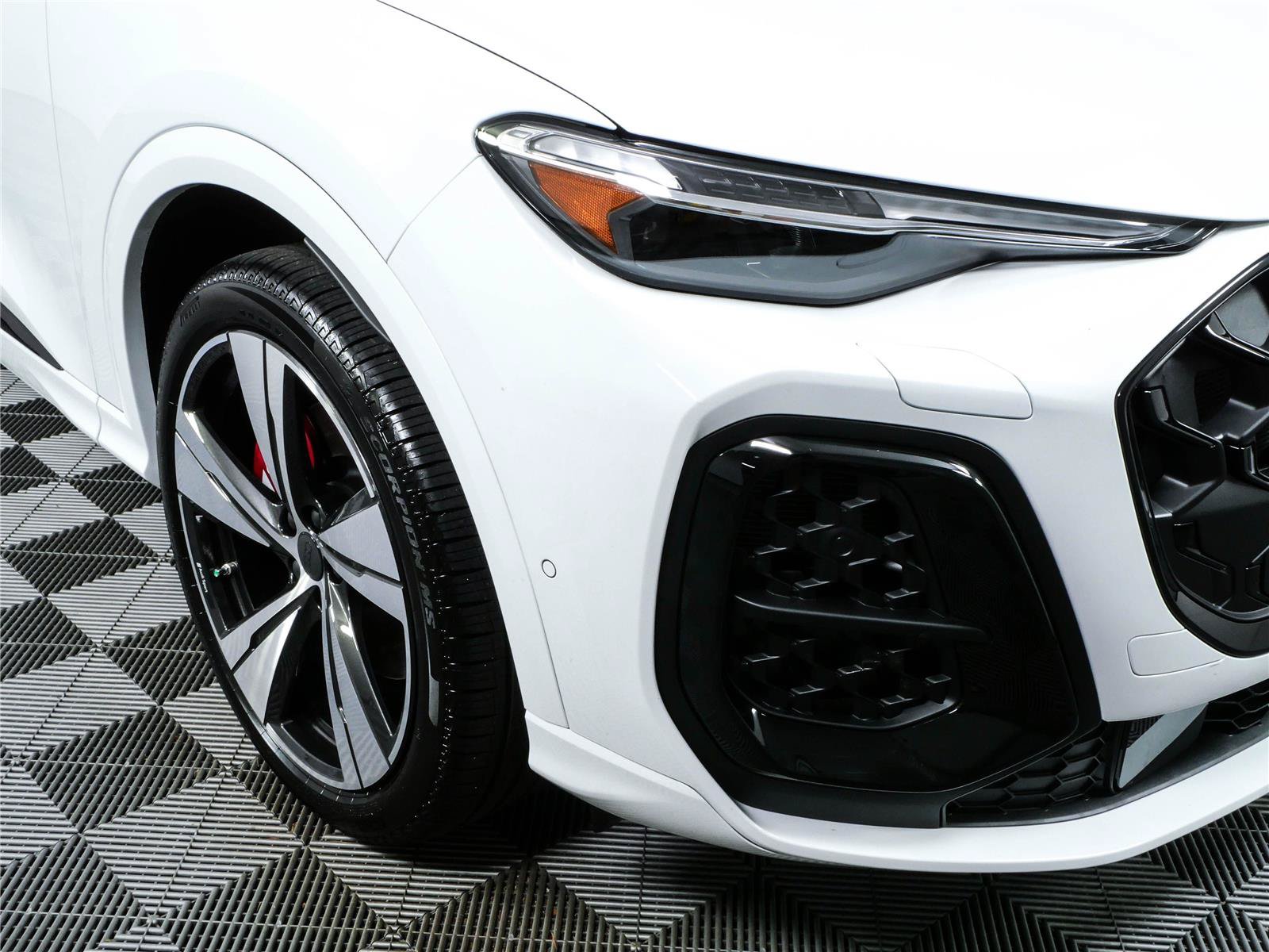 New 2026 Audi SQ5 Prestige AWD/4WD image 39