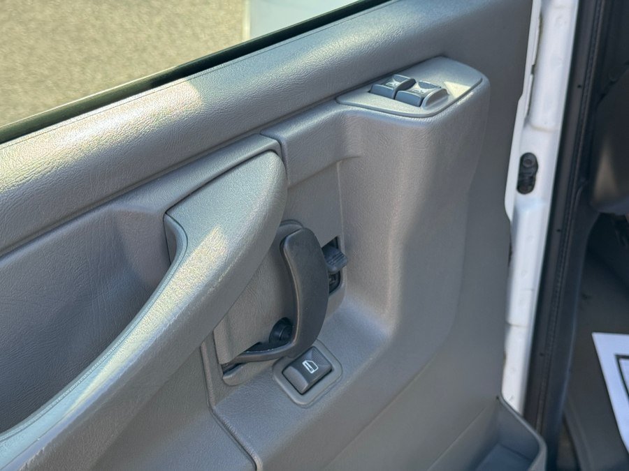 Used 2005 Chevrolet Express 3500 Passenger w/ LS Preferred Equipment Group RWD image 14