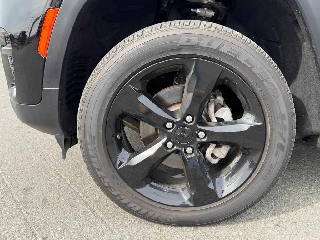 Used 2024 Jeep Grand Cherokee Altitude image 11