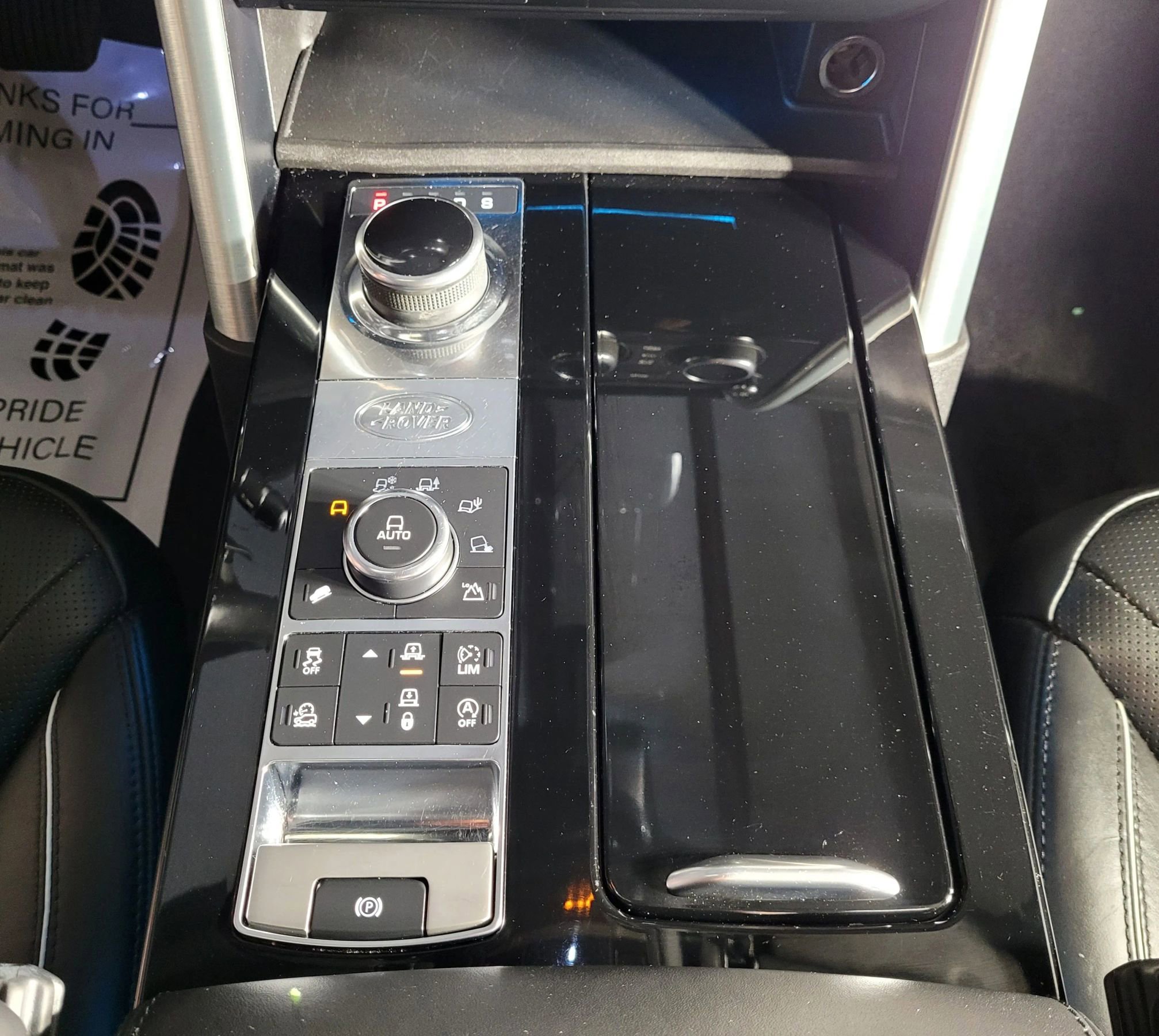 Used 2018 Land Rover Discovery HSE Luxury image 40