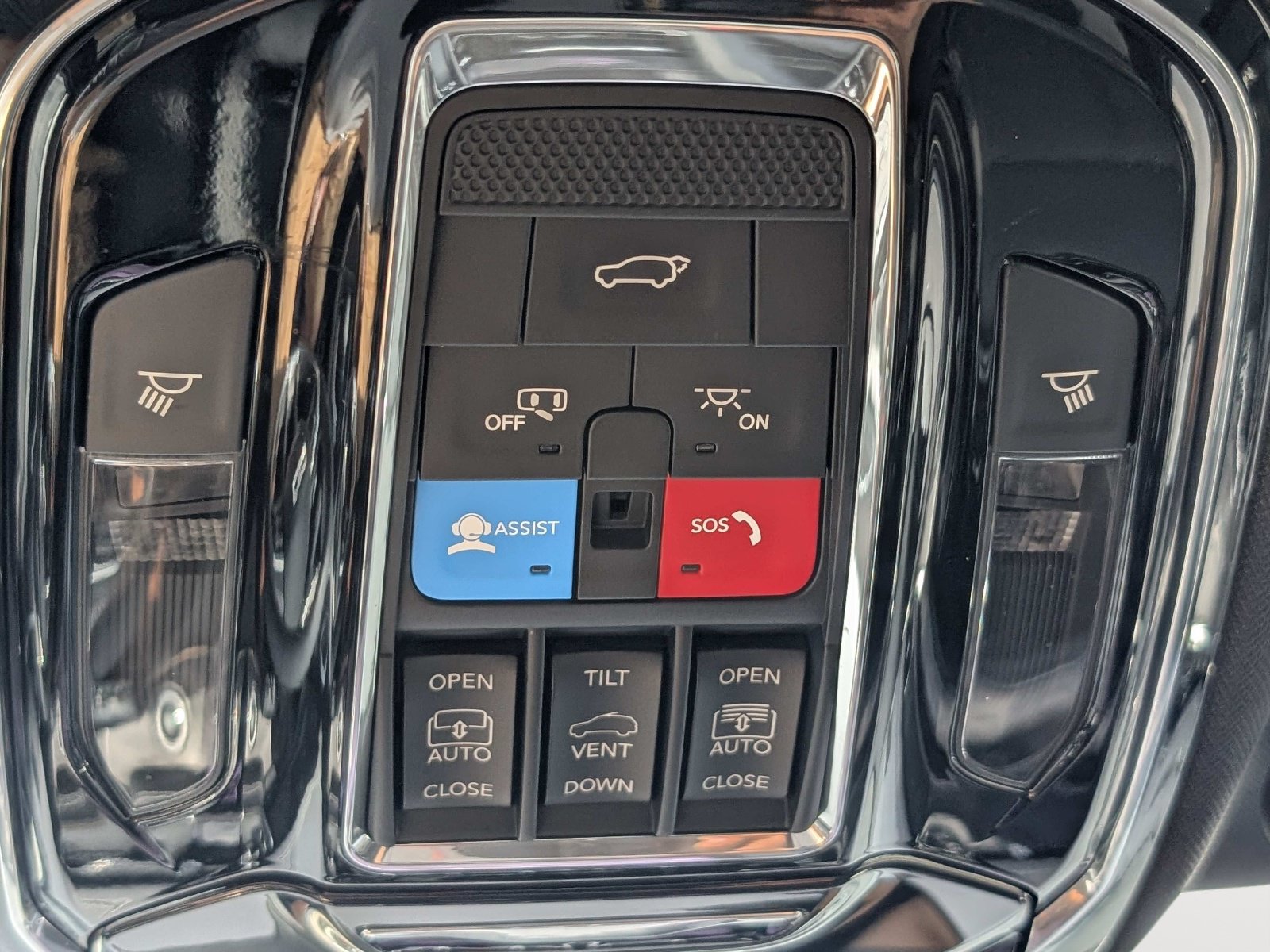 Used 2023 Jeep Grand Cherokee Overland w/ Luxury Tech Group IV AWD/4WD image 38