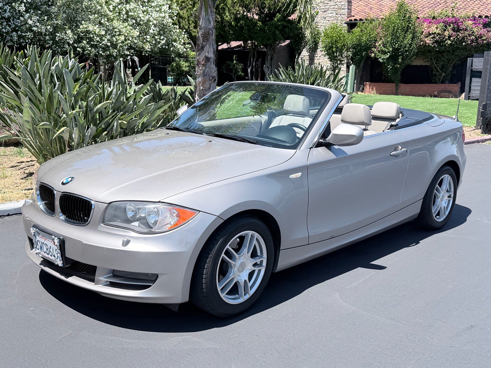 Used 2011 BMW 128i Convertible RWD image 1
