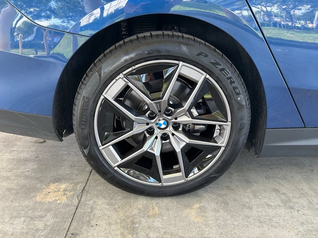 Used 2026 BMW i5 eDrive40 w/ Premium Package RWD image 21