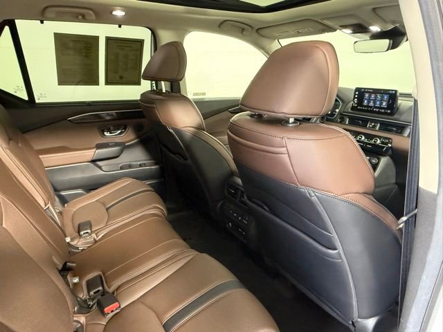Used 2025 Honda Pilot Elite image 45