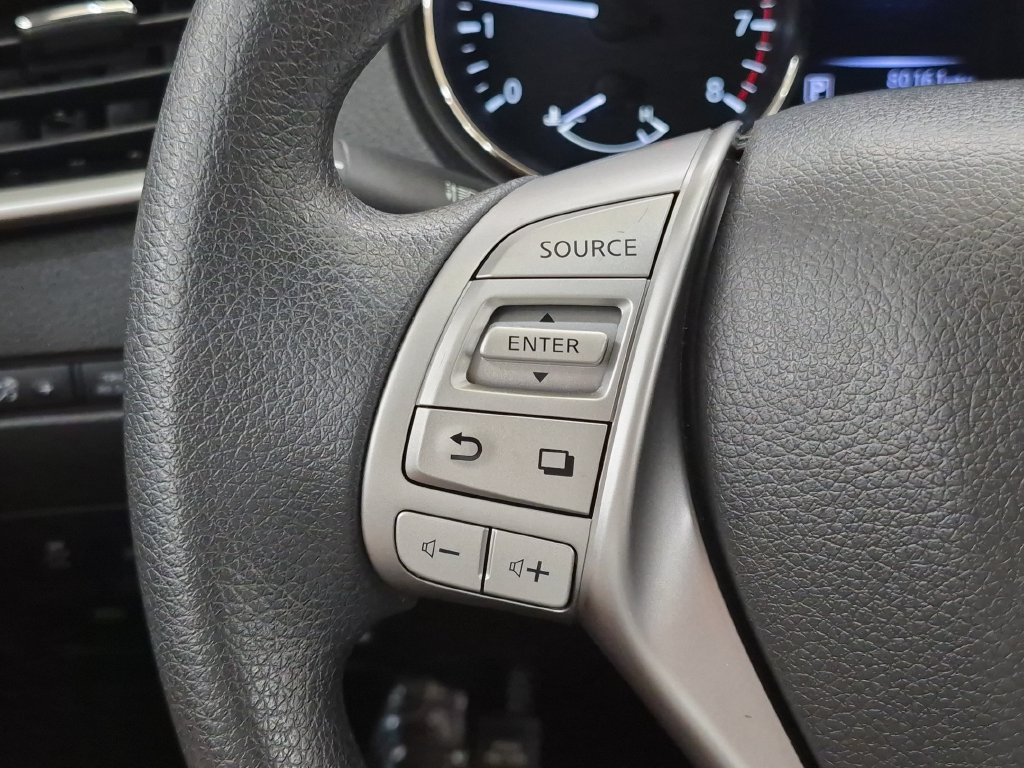 Used 2016 Nissan Rogue SV AWD/4WD image 18