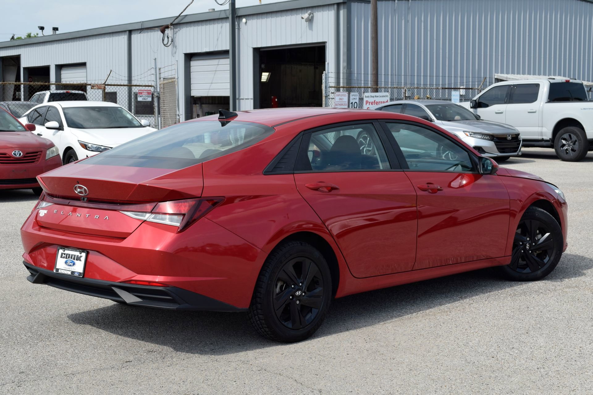 Used 2021 Hyundai Elantra SEL w/ Cargo Package FWD image 6