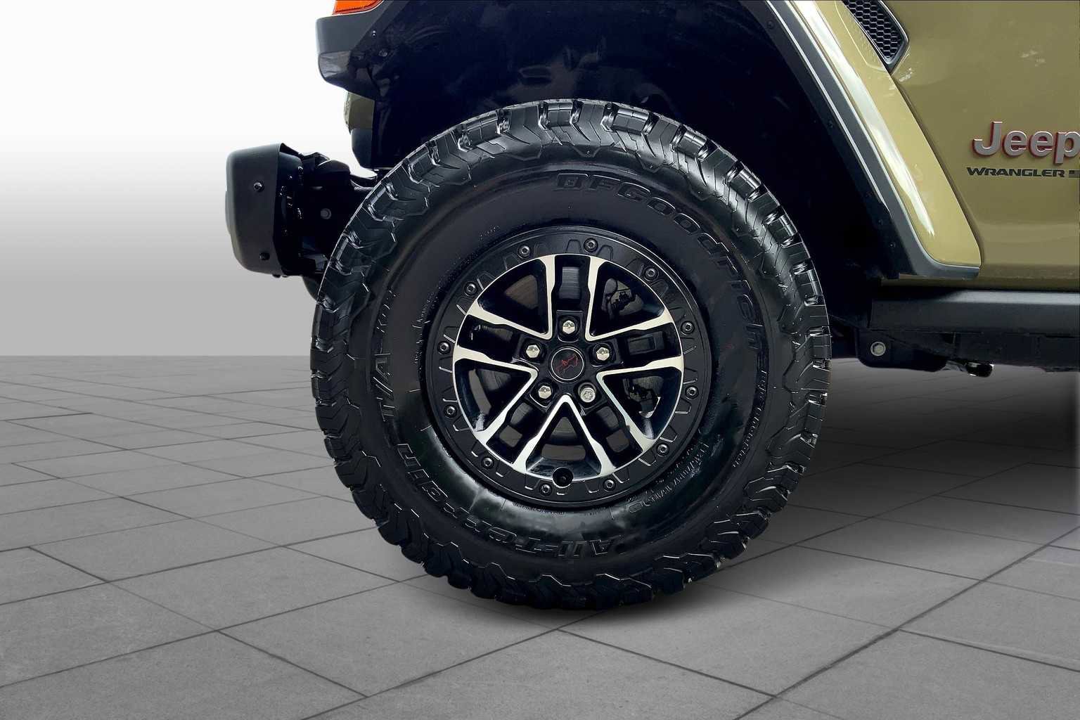 Used 2025 Jeep Wrangler Unlimited Rubicon image 10