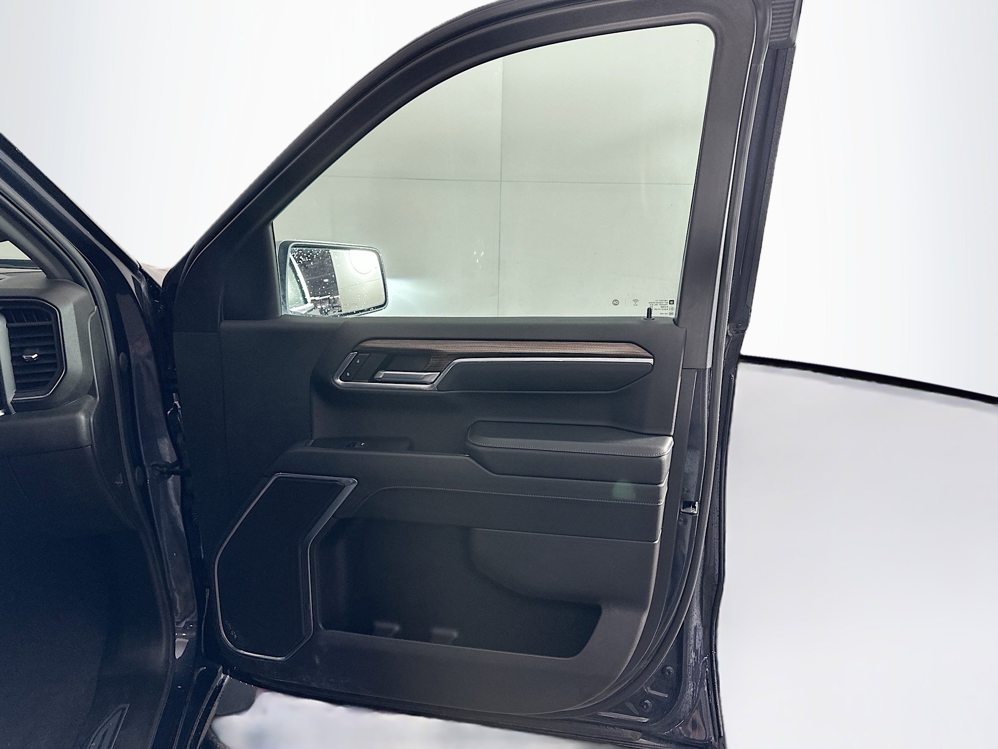 Used 2024 Chevrolet Silverado 1500 LT image 30