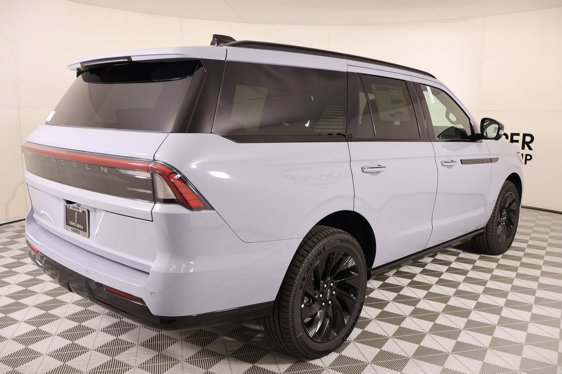 New 2027 Lincoln Navigator Reserve w/ Jet Appearance Package AWD/4WD image 23
