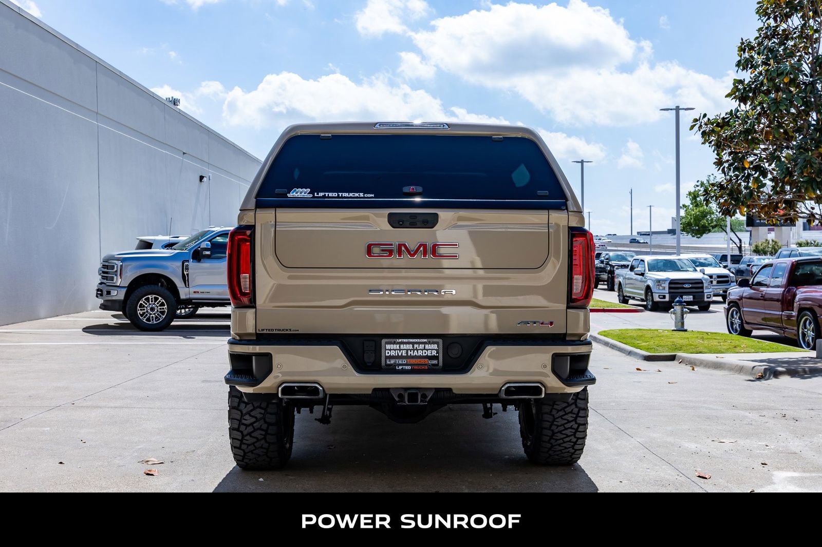 Used 2022 GMC Sierra 1500 AT4 w/ AT4 Premium Package AWD/4WD image 8