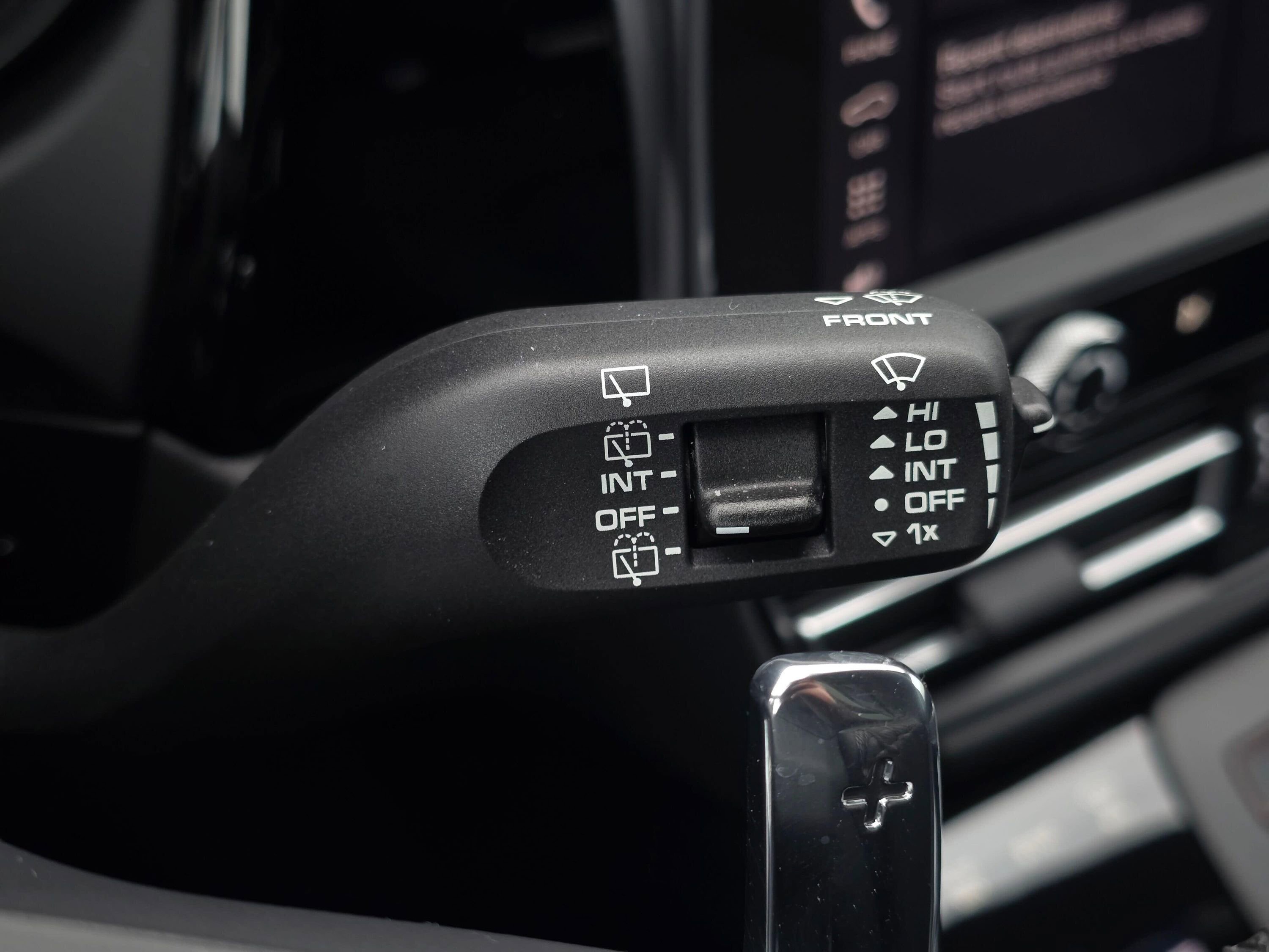 Used 2025 Porsche Macan image 38