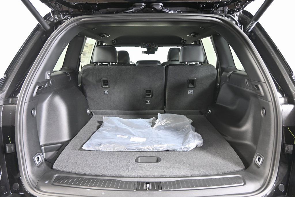 New 2026 Jeep Grand Cherokee Laredo image 16