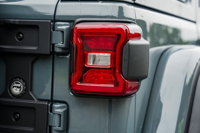 New 2025 Jeep Wrangler Unlimited Rubicon 392 image 17