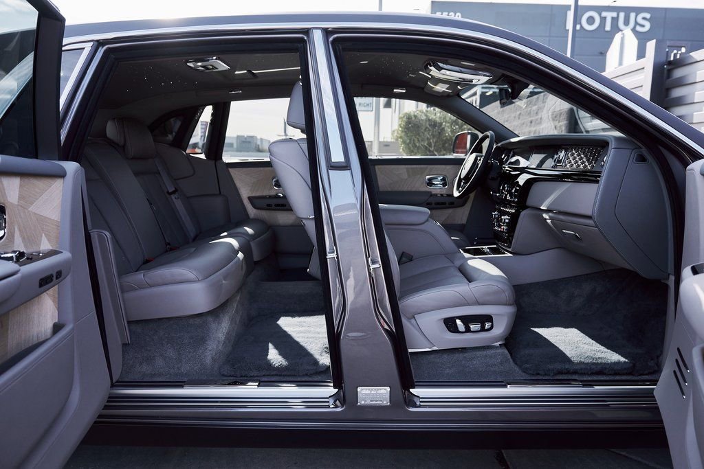 Used 2025 Rolls-Royce Phantom Sedan RWD image 26